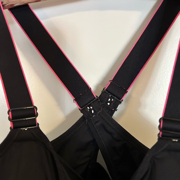 Maidenform Black Bra with Crisscross Straps - Picture 6 of 12